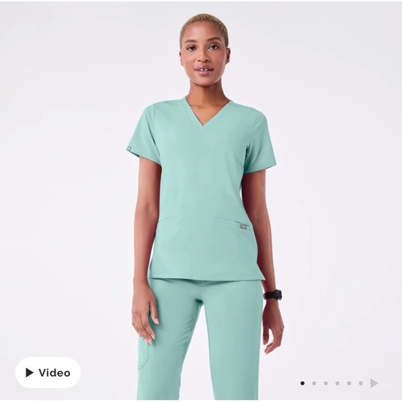 FIGS Casma Three Pocket Scrub Top in Aqua Blue Size XS - Picture 3 of 10